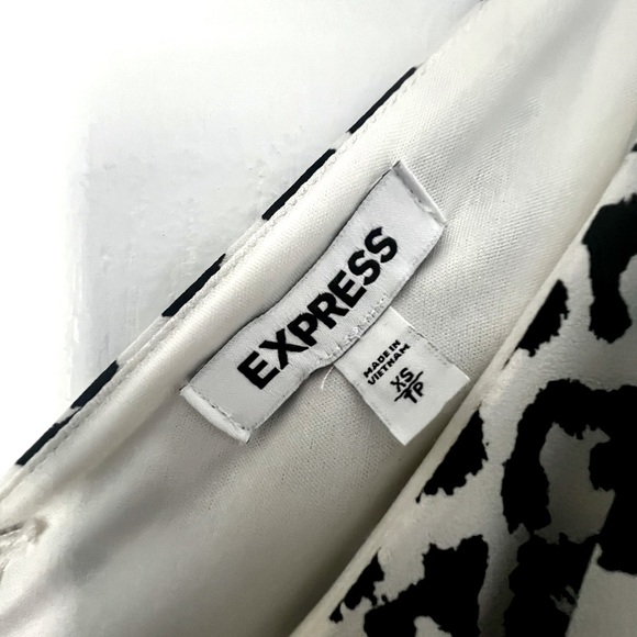 NWOT Women’s Express XS Black and White Dress - Picture 3 of 5